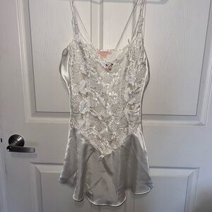 Elegant Lace Satin Chemise